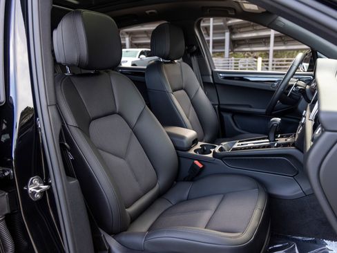 Certified 2025 Porsche Macan image 53