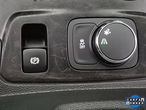 Used 2018 Chevrolet Traverse RS image 16