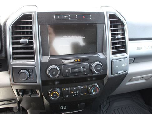 Used 2019 Ford F250 XLT w/ Snow Plow Prep Package AWD/4WD image 13