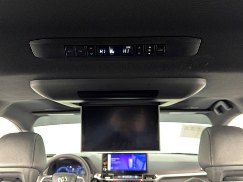 Used 2025 Toyota Sienna XSE w/ XSE Plus Package image 35