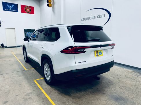 Used 2024 Toyota Grand Highlander AWD Hybrid image 5