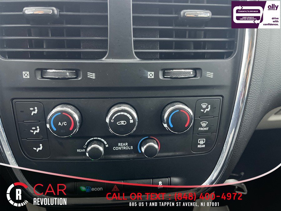 Used 2019 Dodge Grand Caravan SE FWD image 12