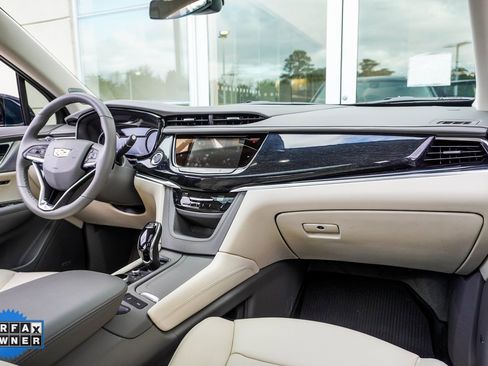 Used 2025 Cadillac XT6 Premium Luxury image 17