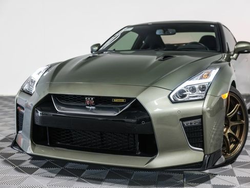 Used 2021 Nissan GT-R Premium image 11