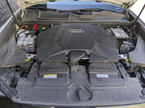 Used 2023 Audi Q8 Prestige w/ Prestige Package image 31