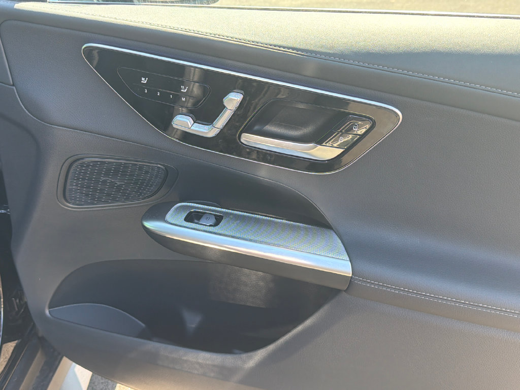 Used 2026 Mercedes-Benz GLC 300 image 14