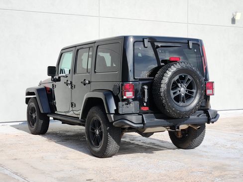 Used 2017 Jeep Wrangler Unlimited Sahara AWD/4WD image 5