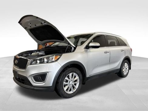 Used 2017 Kia Sorento LX image 11