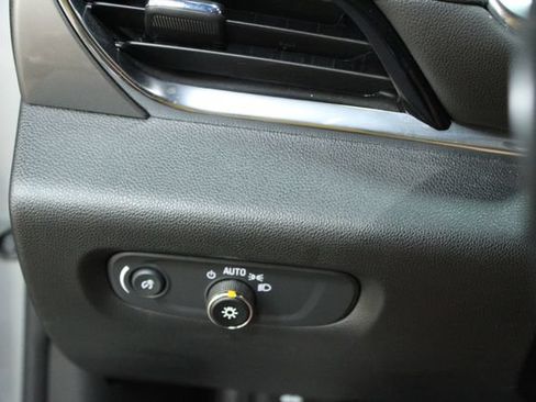Used 2023 Chevrolet Traverse LT FWD image 12
