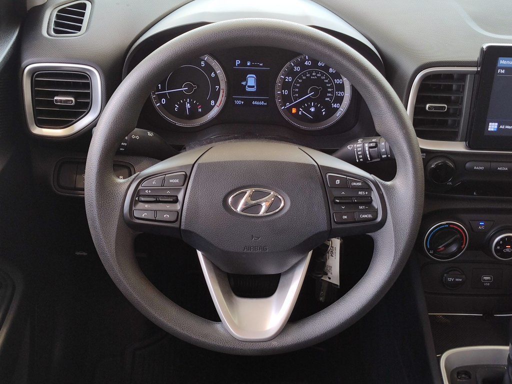 Used 2020 Hyundai Venue SE FWD image 25
