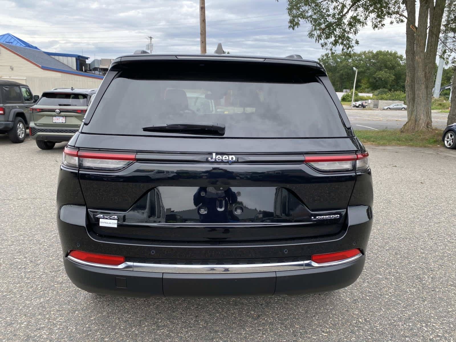 Certified 2023 Jeep Grand Cherokee Laredo X AWD/4WD image 4