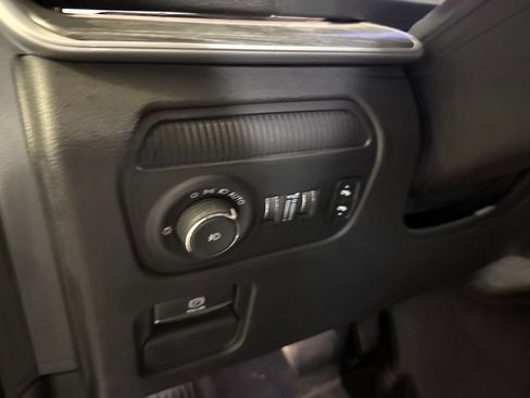 Used 2024 Jeep Wagoneer L Series II w/ Flexible Seating Group AWD/4WD image 11