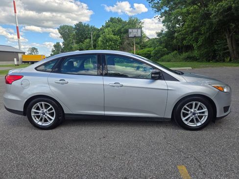 Used 2017 Ford Focus SE FWD image 12