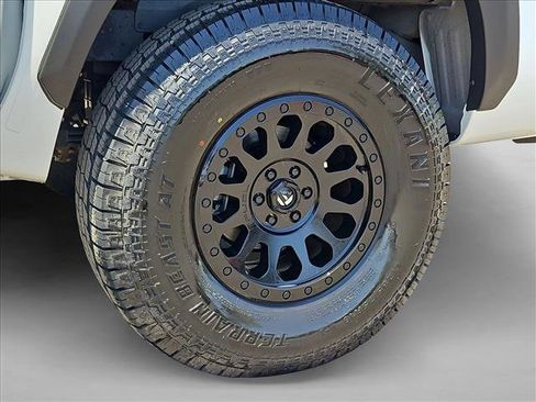 Used 2024 Nissan Frontier SV RWD image 21