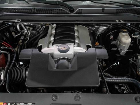 Used 2018 Cadillac Escalade Premium Luxury image 28