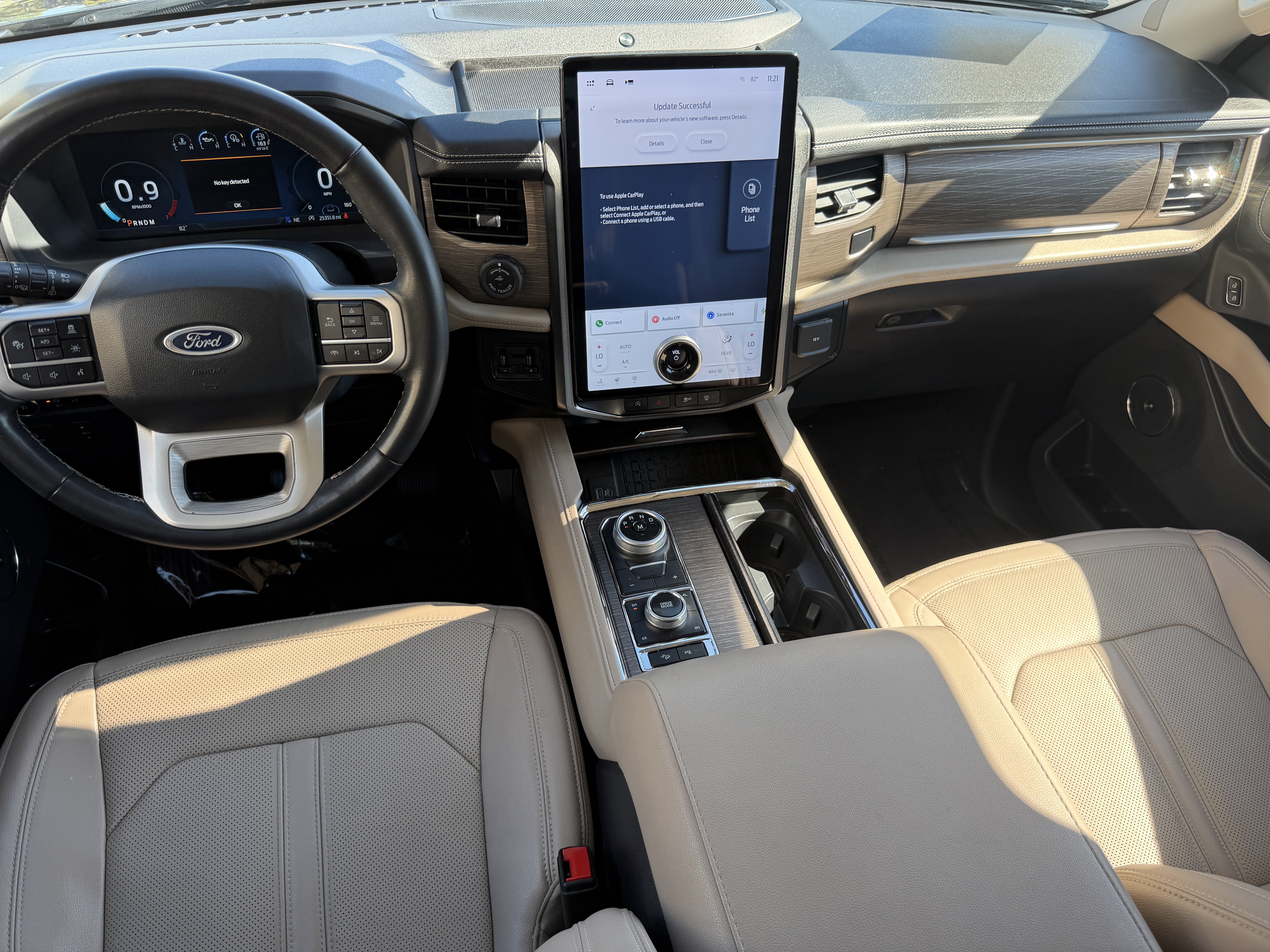 Used 2023 Ford Expedition Limited AWD/4WD image 12