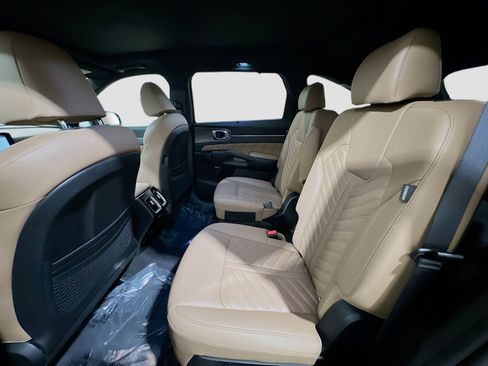 Used 2024 Kia Sorento SX Prestige image 19