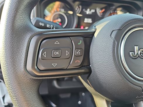 Used 2026 Jeep Gladiator Sport AWD/4WD image 17