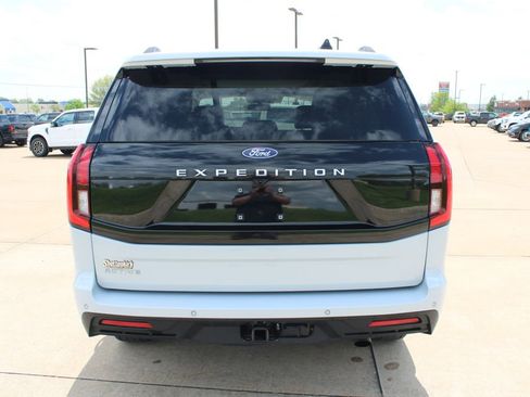 Used 2025 Ford Expedition Active AWD/4WD image 17