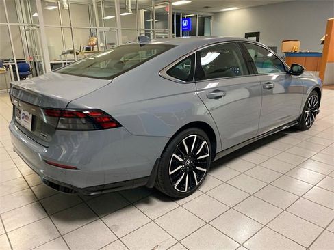 Used 2024 Honda Accord Touring image 8