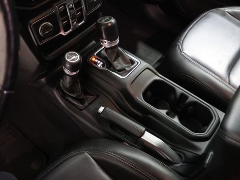 Used 2022 Jeep Wrangler Unlimited Sahara AWD/4WD image 29