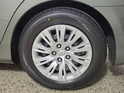 Used 2012 Toyota Camry LE FWD image 8