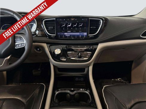 Used 2023 Chrysler Pacifica Limited FWD image 30