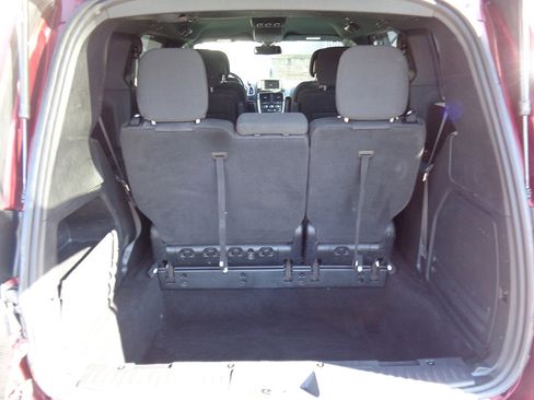 Used 2019 Dodge Grand Caravan SE image 11