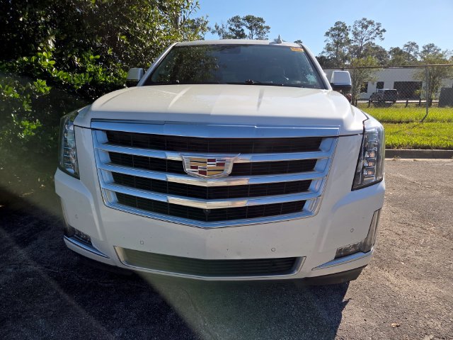 Used 2020 Cadillac Escalade Luxury AWD/4WD image 2