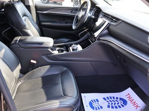 Used 2022 Jeep Grand Cherokee L Limited image 11