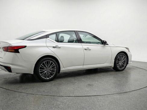 Used 2025 Nissan Altima 2.5 SV image 9