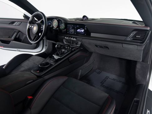 Certified 2023 Porsche 911 Carrera GTS RWD image 32