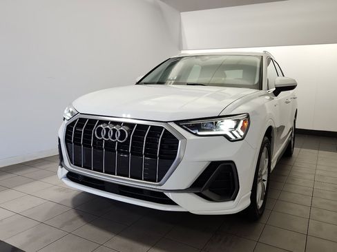 Used 2023 Audi Q3 2.0T Premium Plus w/ Premium Plus Package AWD/4WD image 2