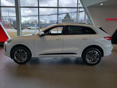 Used 2025 Audi Q5 Premium Plus AWD/4WD image 2