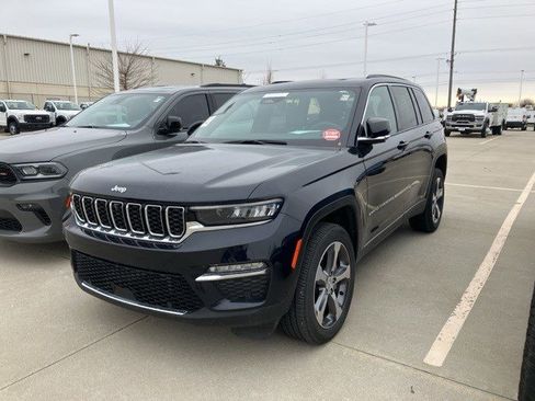 Certified 2024 Jeep Grand Cherokee Limited w/ Luxury Tech Group II image 1