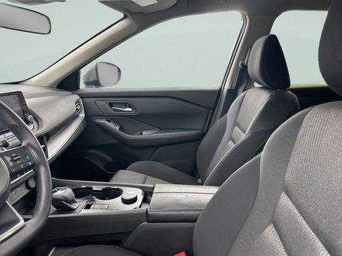 Used 2024 Nissan Rogue SV image 18