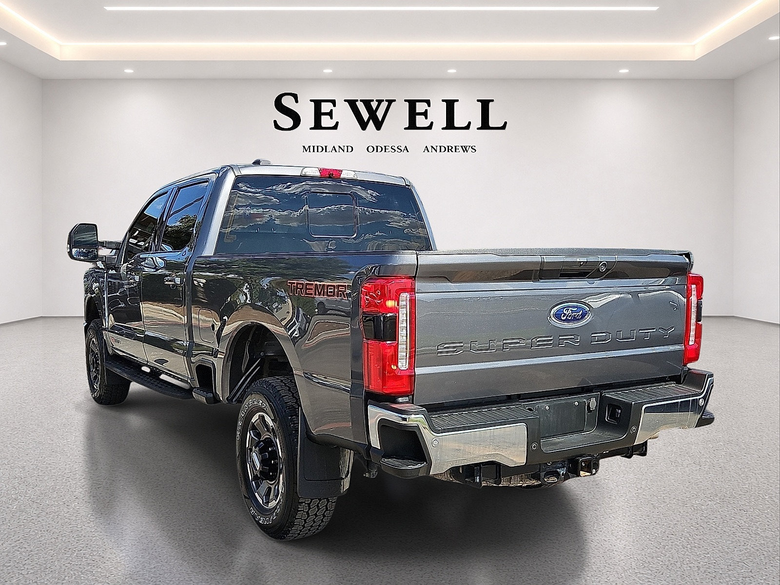 Used 2023 Ford F250 Lariat w/ Lariat Ultimate Package AWD/4WD image 3