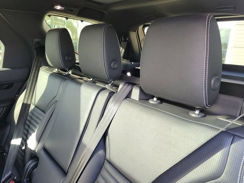 New 2025 Land Rover Discovery S AWD/4WD image 15