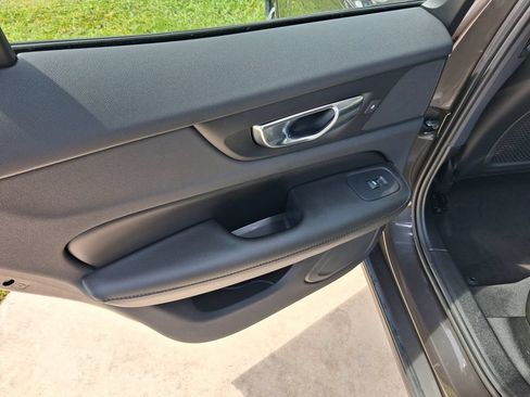 Used 2023 Volvo S60 B5 Core FWD image 11