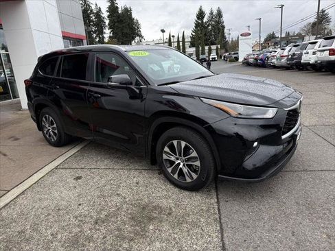 Certified 2023 Toyota Highlander XLE image 7