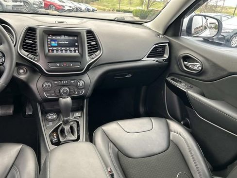 Used 2021 Jeep Cherokee Latitude Plus AWD/4WD image 17