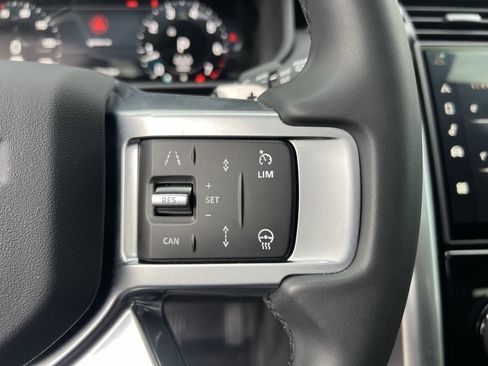 Certified 2025 Land Rover Discovery S AWD/4WD image 23