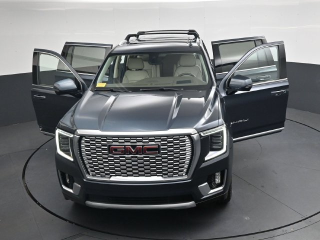 Used 2021 GMC Yukon XL Denali w/ Denali Premium Package AWD/4WD image 39