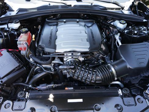 Used 2018 Chevrolet Camaro SS RWD image 9