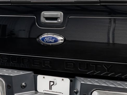 Used 2016 Ford F250 Lariat w/ Lariat Ultimate Package AWD/4WD image 18