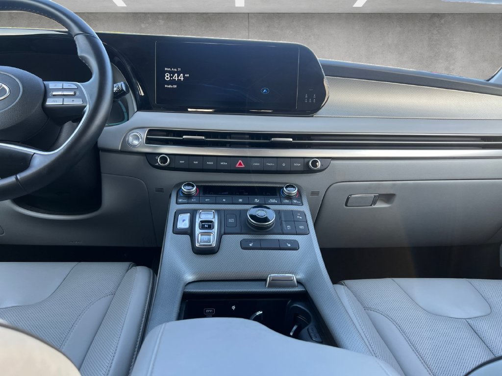 Used 2025 Hyundai Palisade SEL FWD image 3