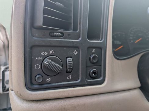 Used 2004 Chevrolet Silverado 2500 LT RWD image 24
