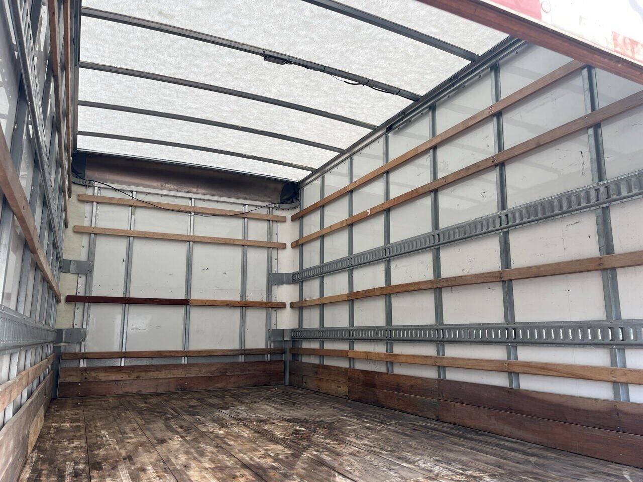 Used 2020 Isuzu NPR RWD image 7