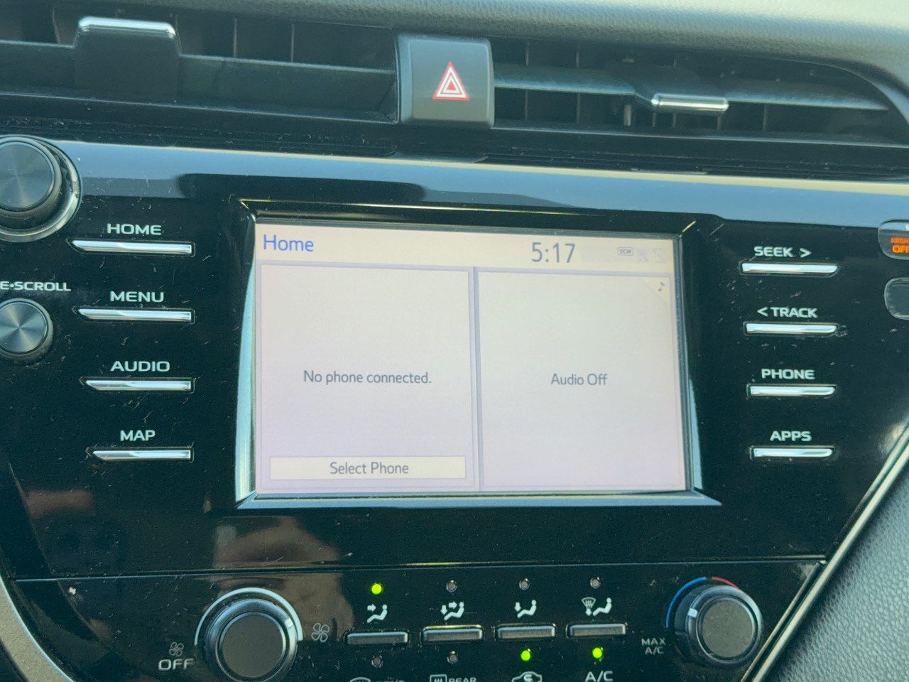 Used 2019 Toyota Camry LE FWD image 23