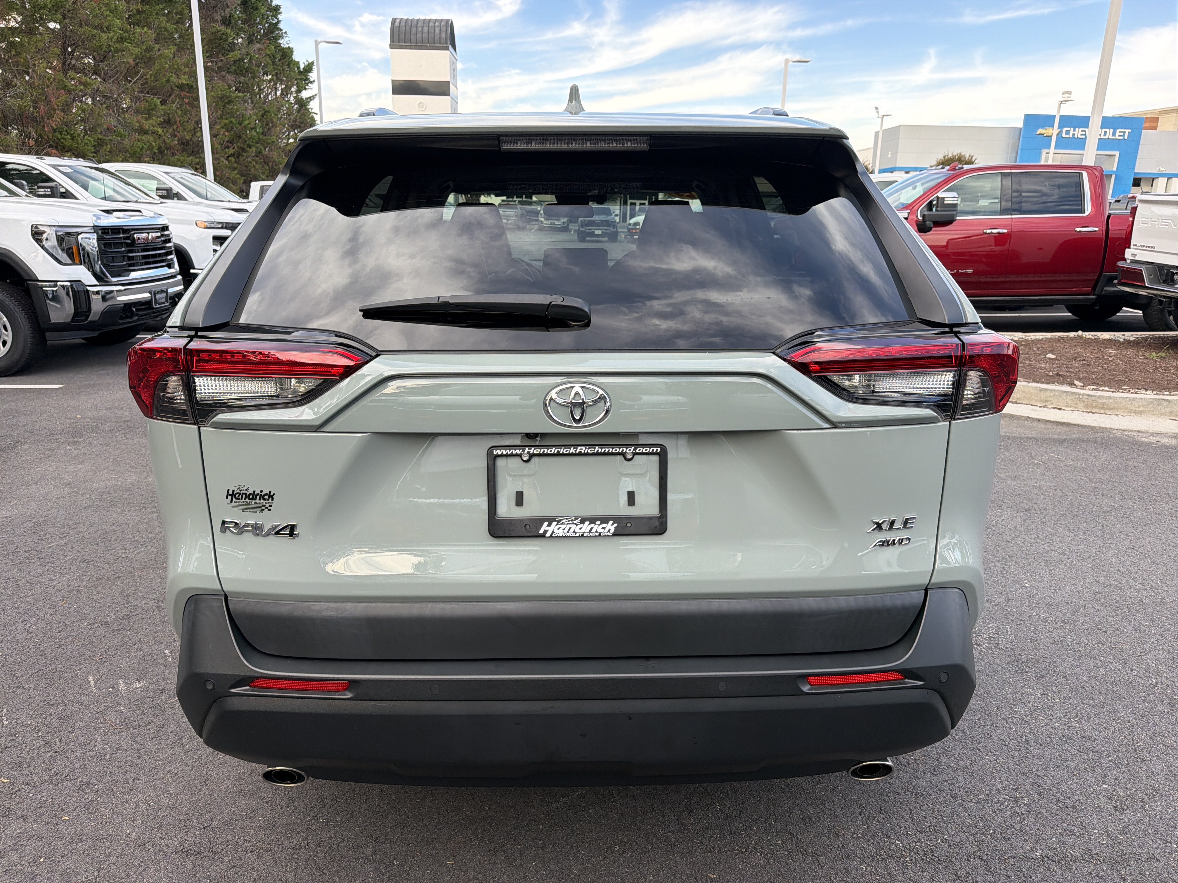Used 2023 Toyota RAV4 XLE Premium AWD/4WD image 9